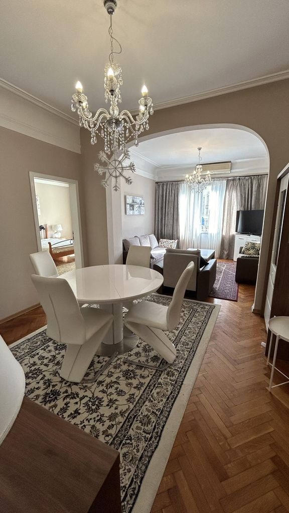 Дава се под наем Тристаен апартамент в София, Център - 112 кв.м за 1200 € - Снимка #1
