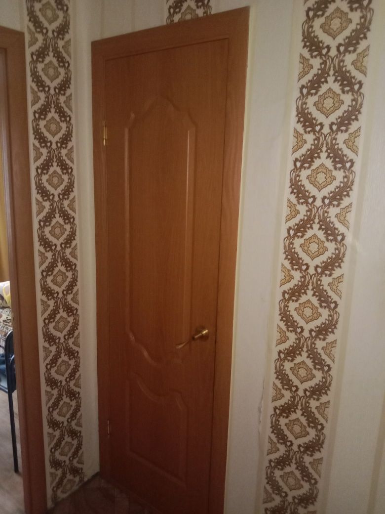 Продам межкомнатные двери с коробкой,обноличкой