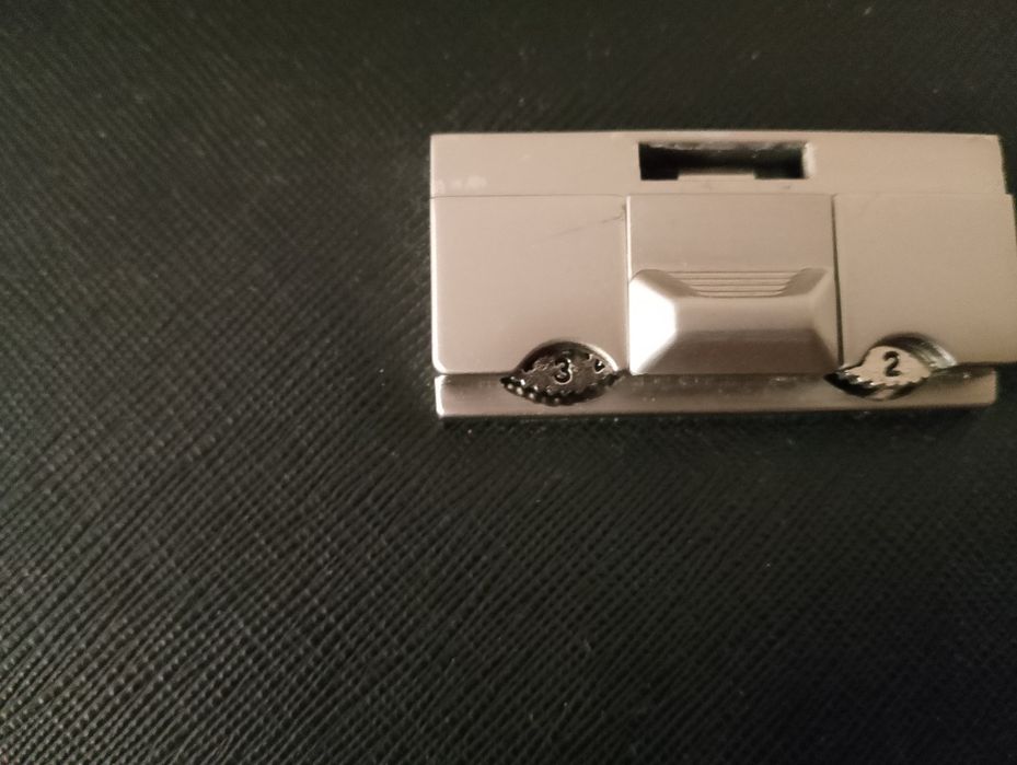 Продам чемодан с кодом