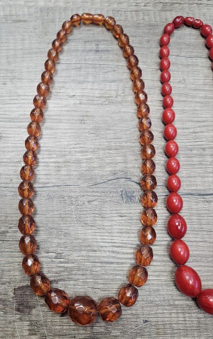 Кехлибарени стари  гердани.