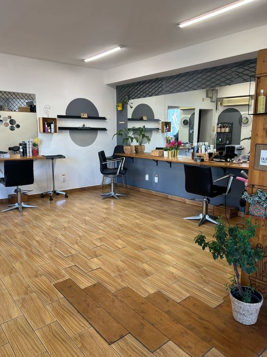 inchiriez post / scaun coafor ( hairstylist salon înfrumusetare )
