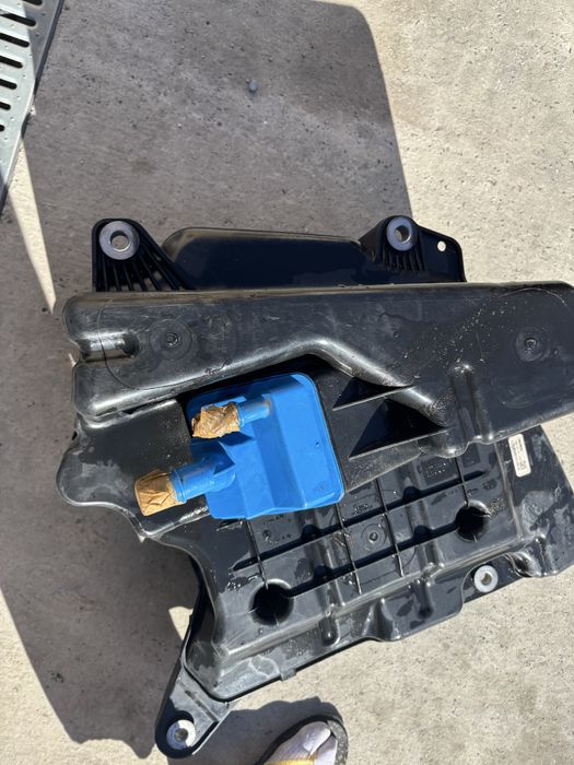 Vand rezervor adblue cu pompa, original pentru Audi