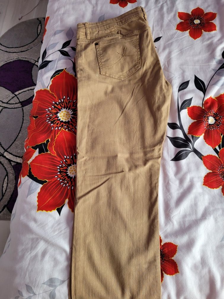 Vand pantaloni și blugi dama
