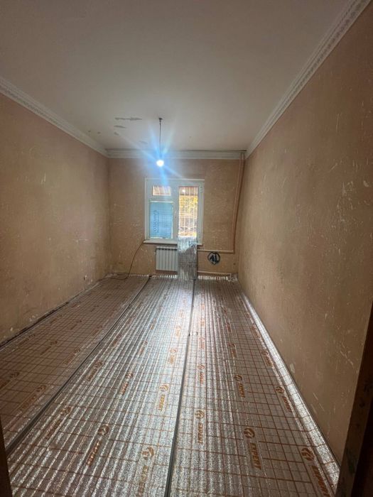 Tez sotiladi 1 qavatda 2 xona 3 xona qilingan