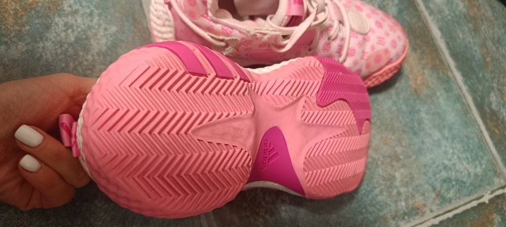 Оригинални баскетболни маратонки на Adidas