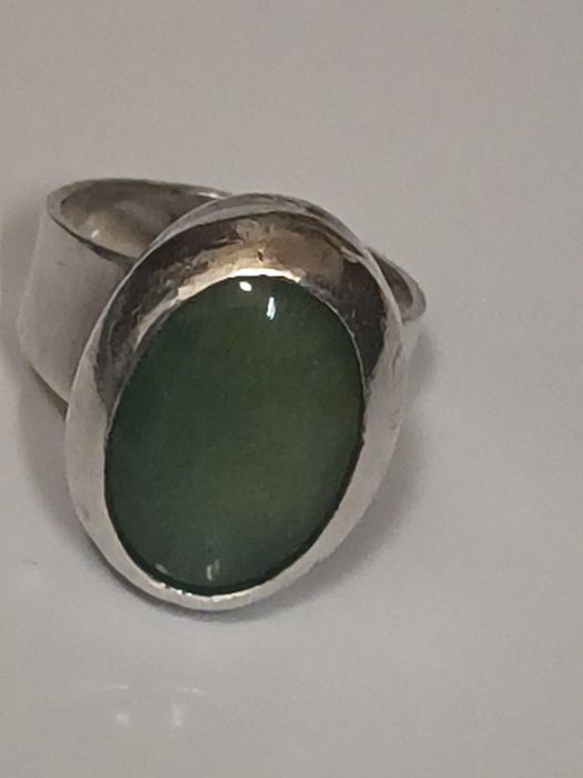 Vând 2 inele de argint cu pietre pretioase