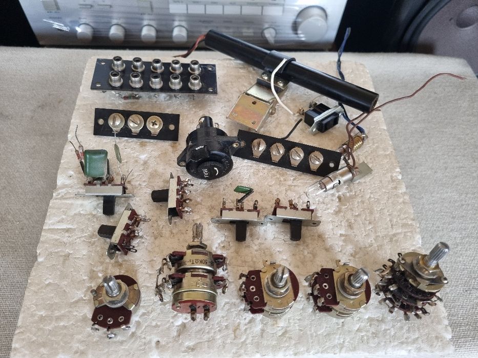 Pachet Potentiometre Alps, Comutatoare, etc. Perfecta stare.