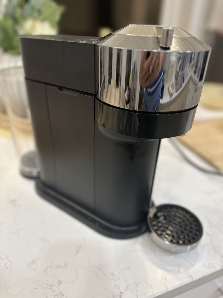Aparat de cafea Nespresso Vertuo Next C Dark Chrome Deluxe