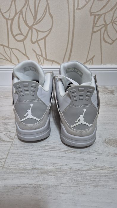 Jordan 4 Frozen Moment