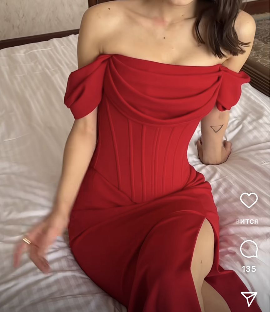 Дизайнерское вечернее красное платье