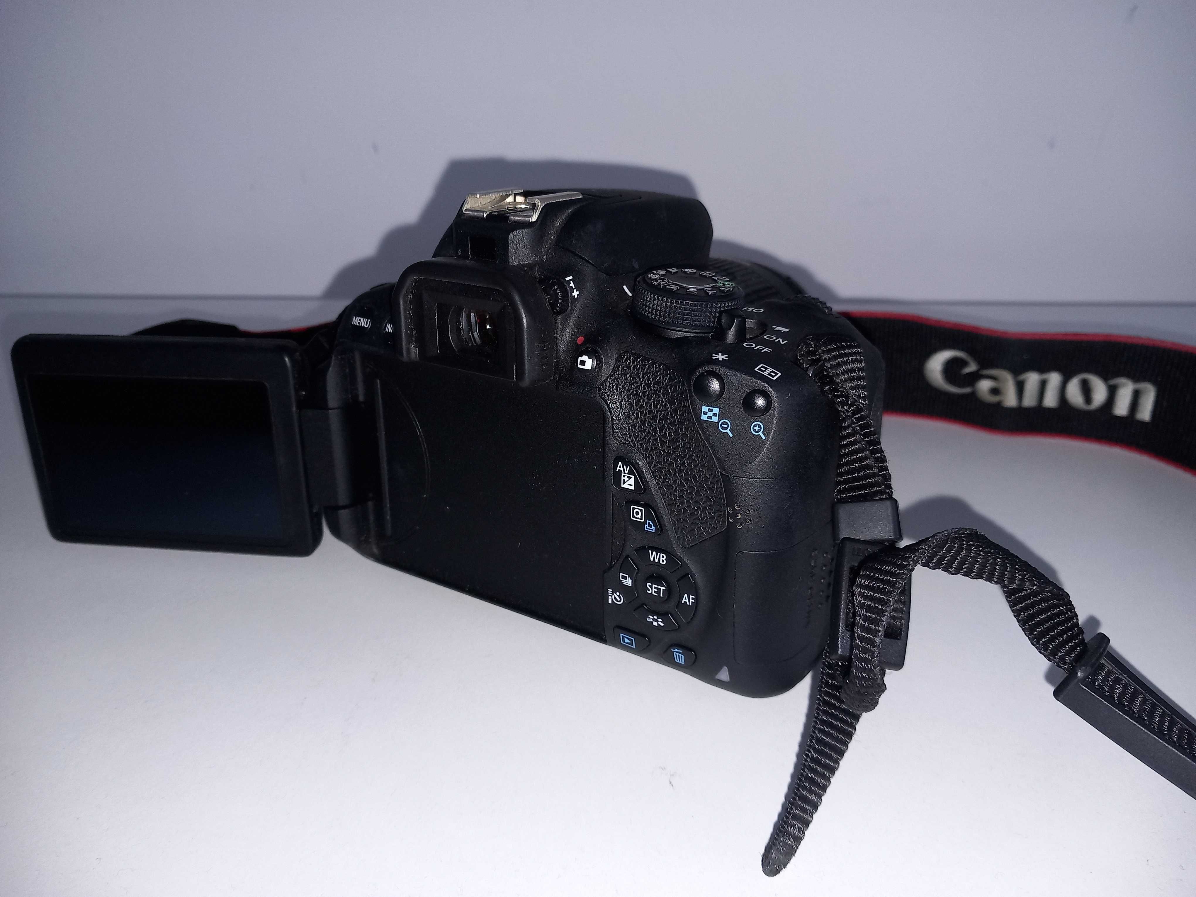 Aparat foto DSLR Canon EOS 700 D