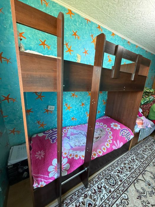 Екі этажды кровать саьылады