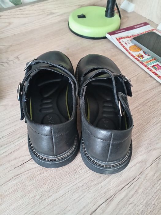 Продаю чёрные туфли
