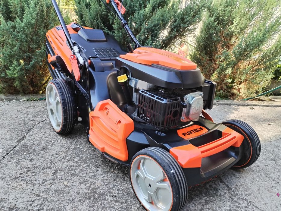 Vând mașină de tuns gazonul pe benzina adusa din Germania marca fuxtek