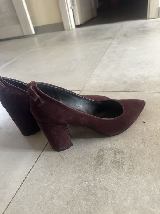 Замшевые туфли продам