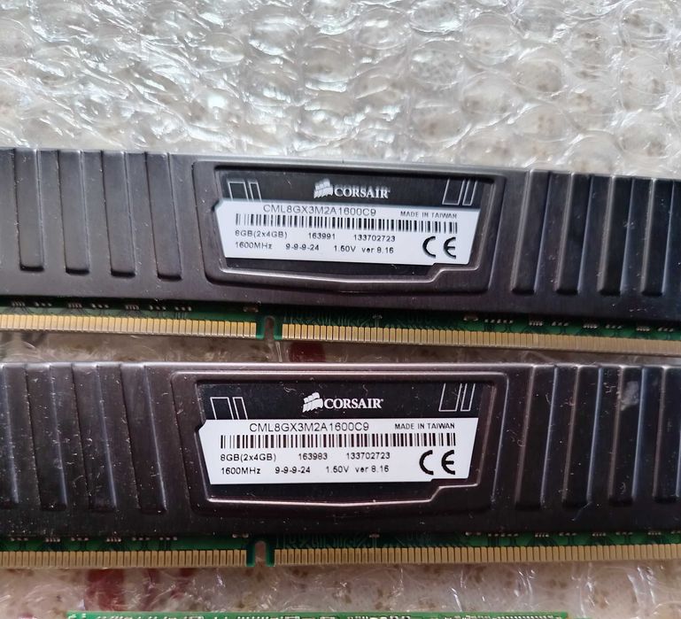 Corsair Vengeance LP; 2x4GB/1600 mHz/DDR3