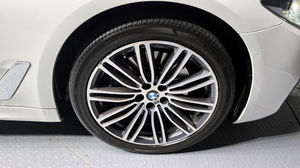 BMW 5-Series 530i xDrive M Sport Package Plus