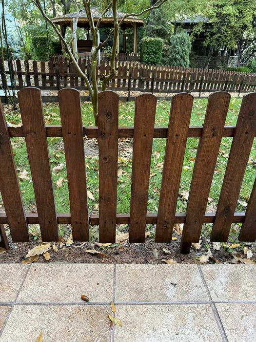 Декоративна дървена ограда