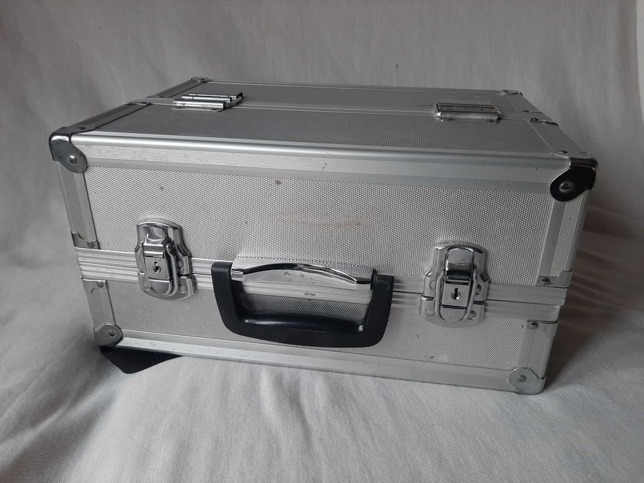 Метален куфър за фотоапарати и фотографска техника