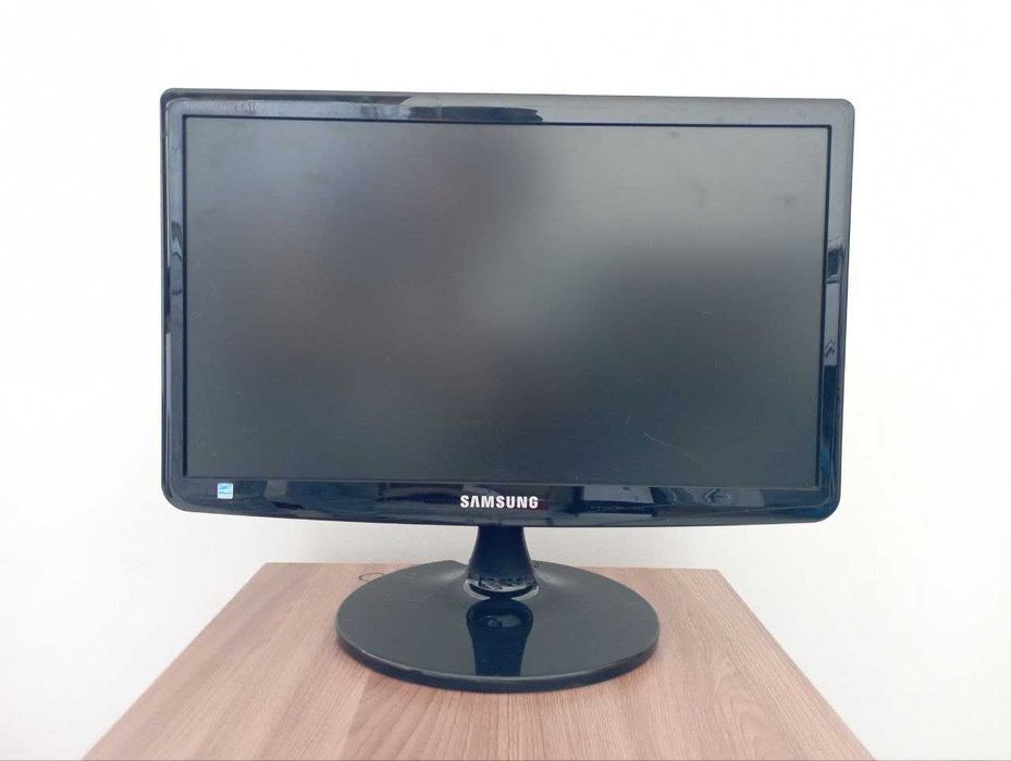 Монитор 19 дюймов Samsung