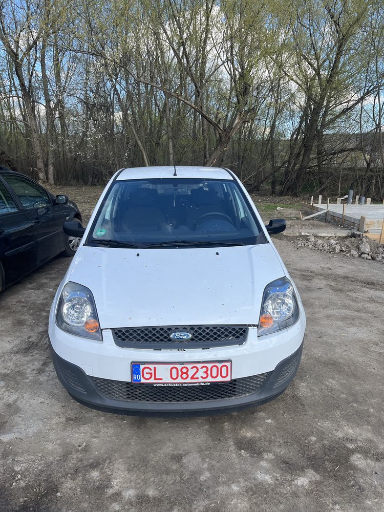 Vand ford fiesta 1.3 benzina