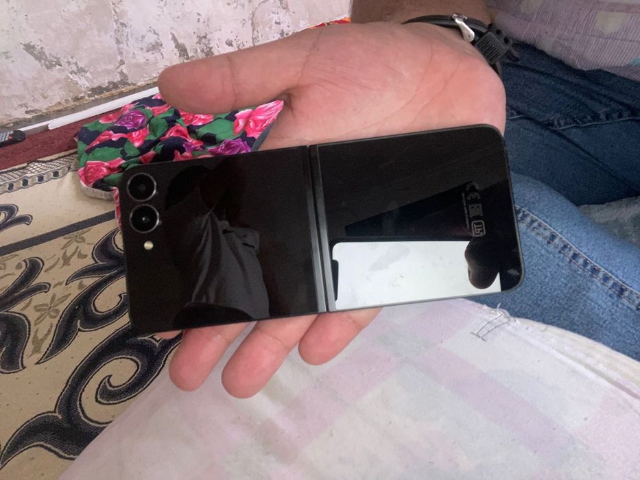 Продаётся Samsung Galaxy Flip 7