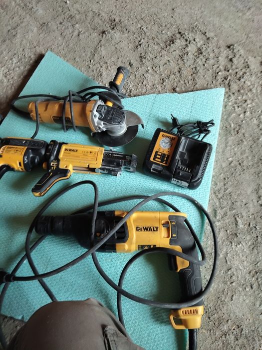 Scule mașină  gresie ,ciocan rtopercutor Dwoalt ,circular Makita