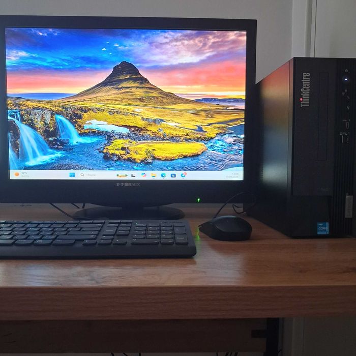 Монитор 22 диагональ + клавиатура.