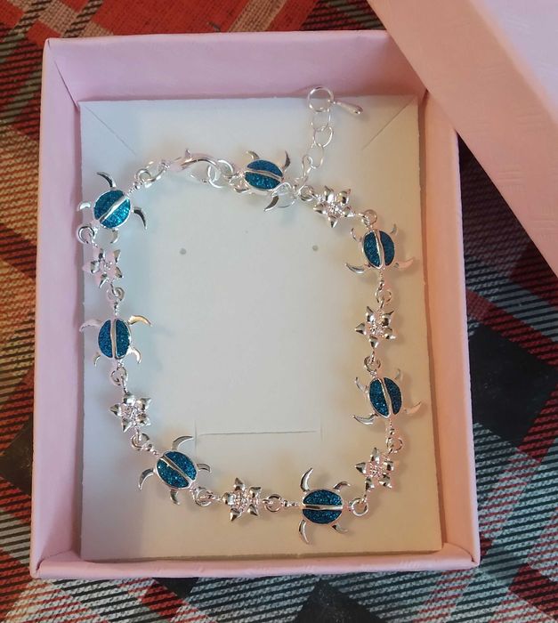 Нова, масивна сребърна гривна. Различни модели и цена. В кутия.