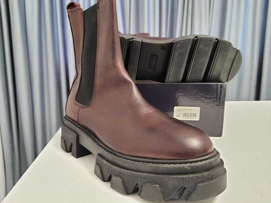 Cizme tronchetto Italia, culoarea bordo