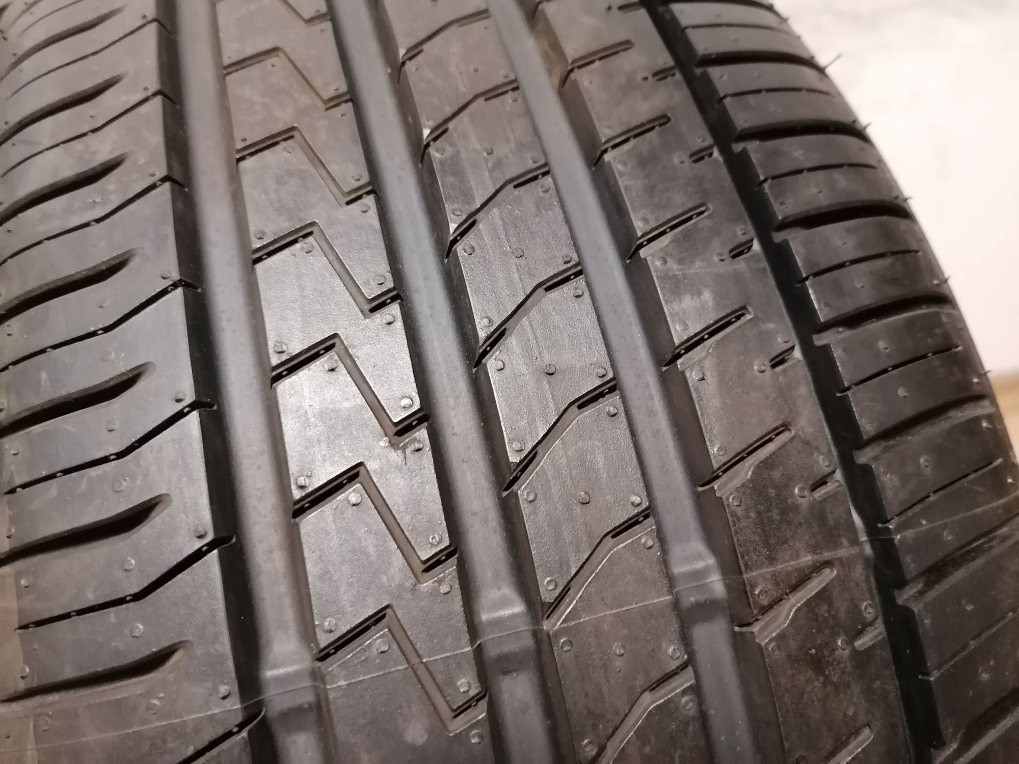 4 бр. 215/45/17 Falken 8 мм / летни гуми