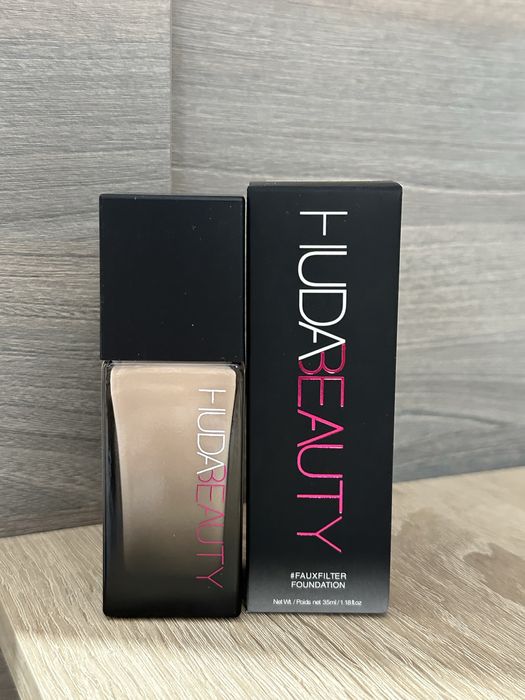 Fond de ten Huda Beauty