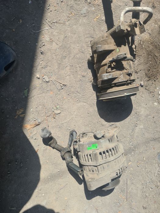 Продам на ниссан серену генератор