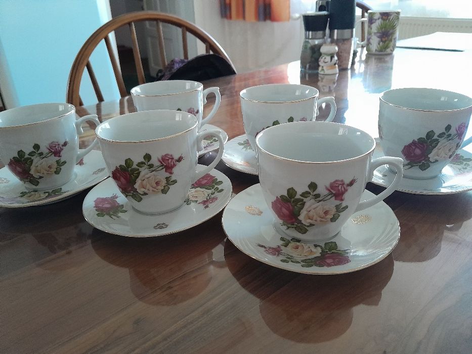 Serviciu cafea 6 persoane, vaza si suport lumanare portelan