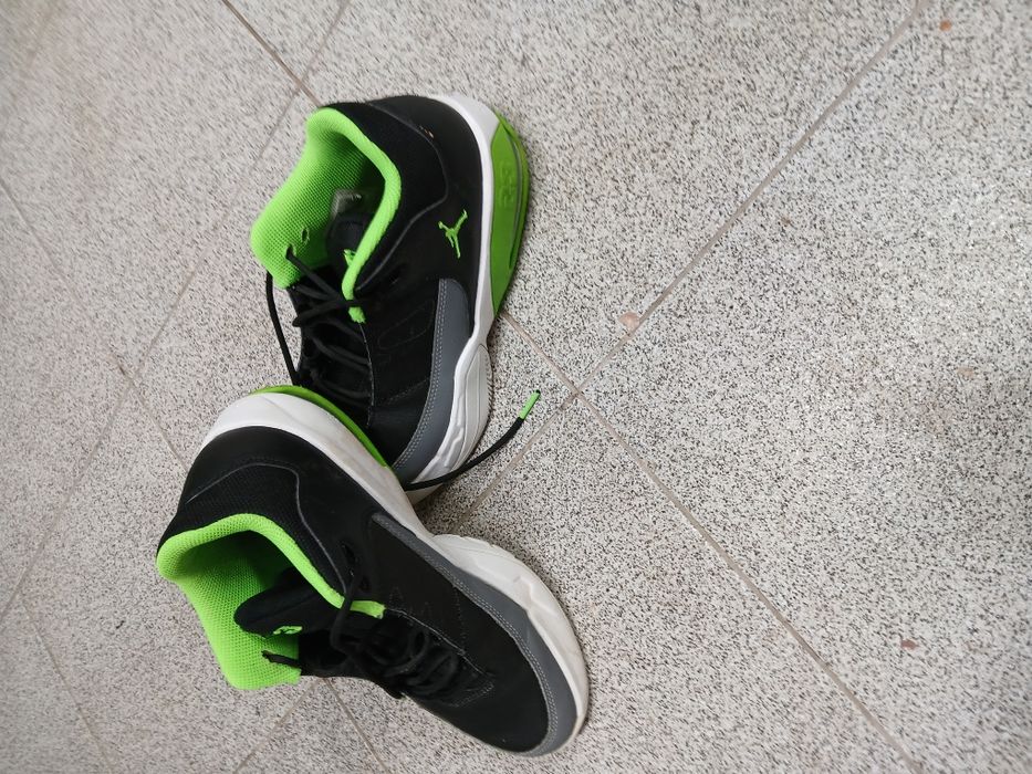 Pantofi Jordan Max Aura mărimea 39 purtați de 2 ori