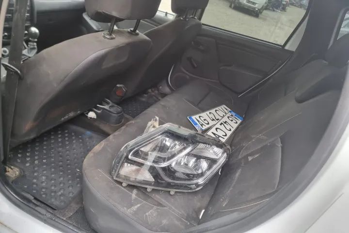 plansa de bord timonerie bara spate armatura haion portbagaj stop tripla stanga dreapta  bare longitudinale  alternator compresor ac electromotor Dacia Duster 1 facelift 2017, motor 1.6 benzina 115cp H4M 730