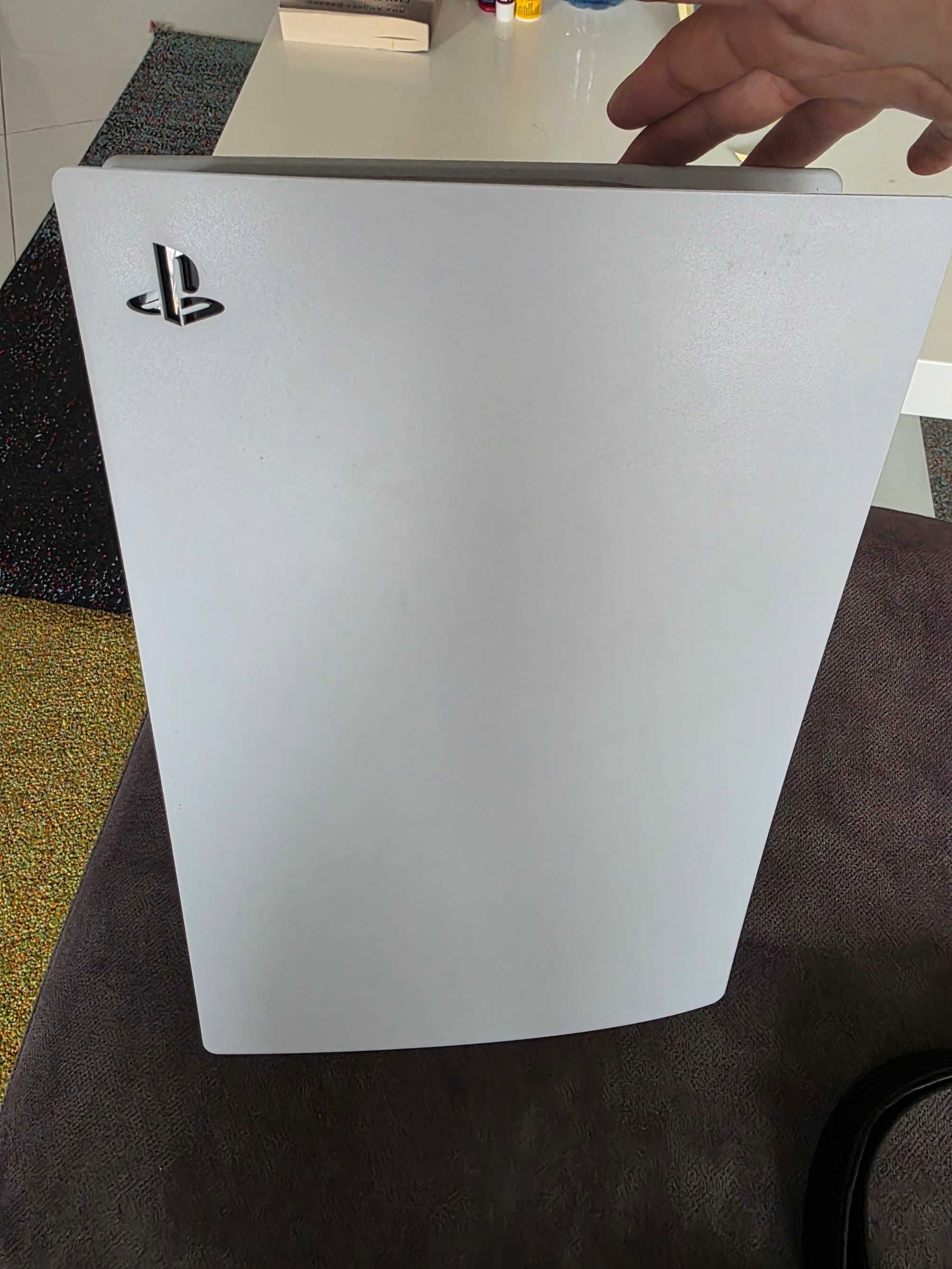 PlayStation 5 + 2 Controller + 3 Games