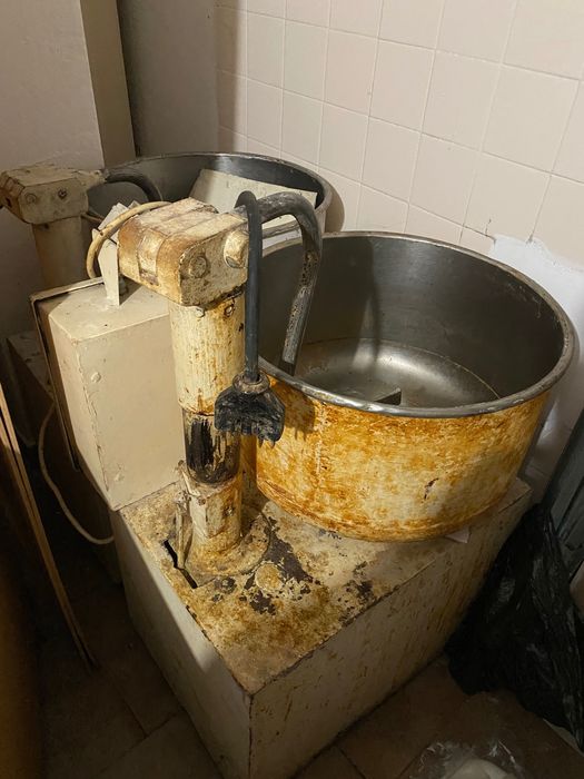 Продавам фурна и миксер за приготвяне на закуски