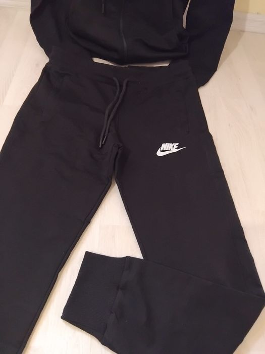 Trening barbati Nike.