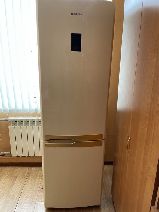 Продам рабочий холодильник