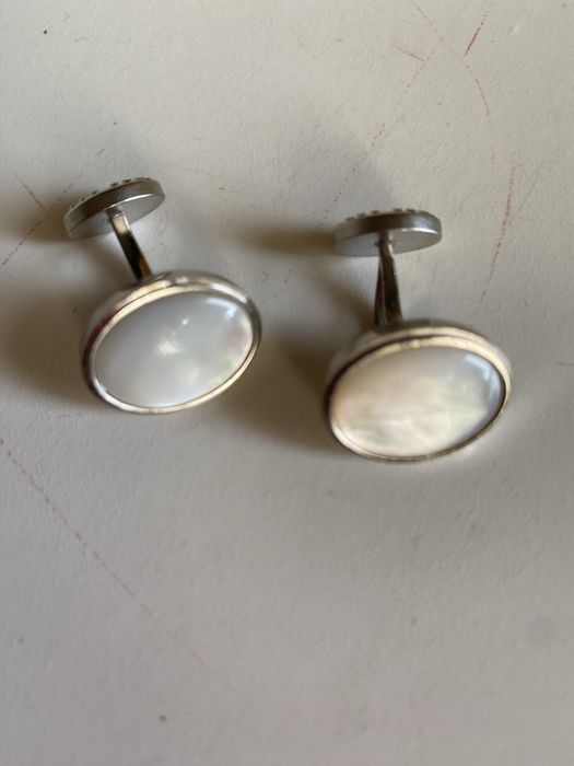 Hugo Boss ръкавели с лунен камък