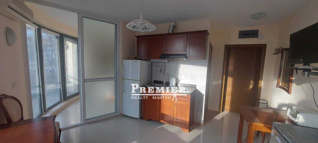 Продава се Двустаен апартамент в Бургас, Акациите - 57 кв.м за 1044 €/кв.м - Снимка #2