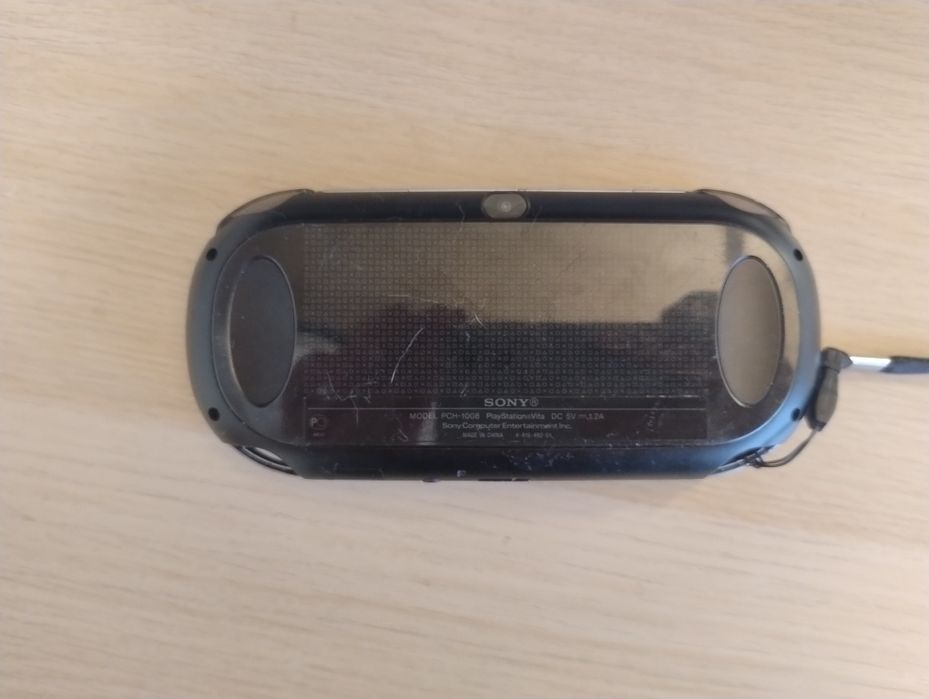 Playstation vita с леки дефекти