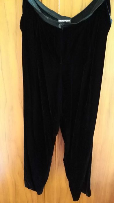 Pantaloni EmporioArmani, catifea din matase, negri cu ape, L/44