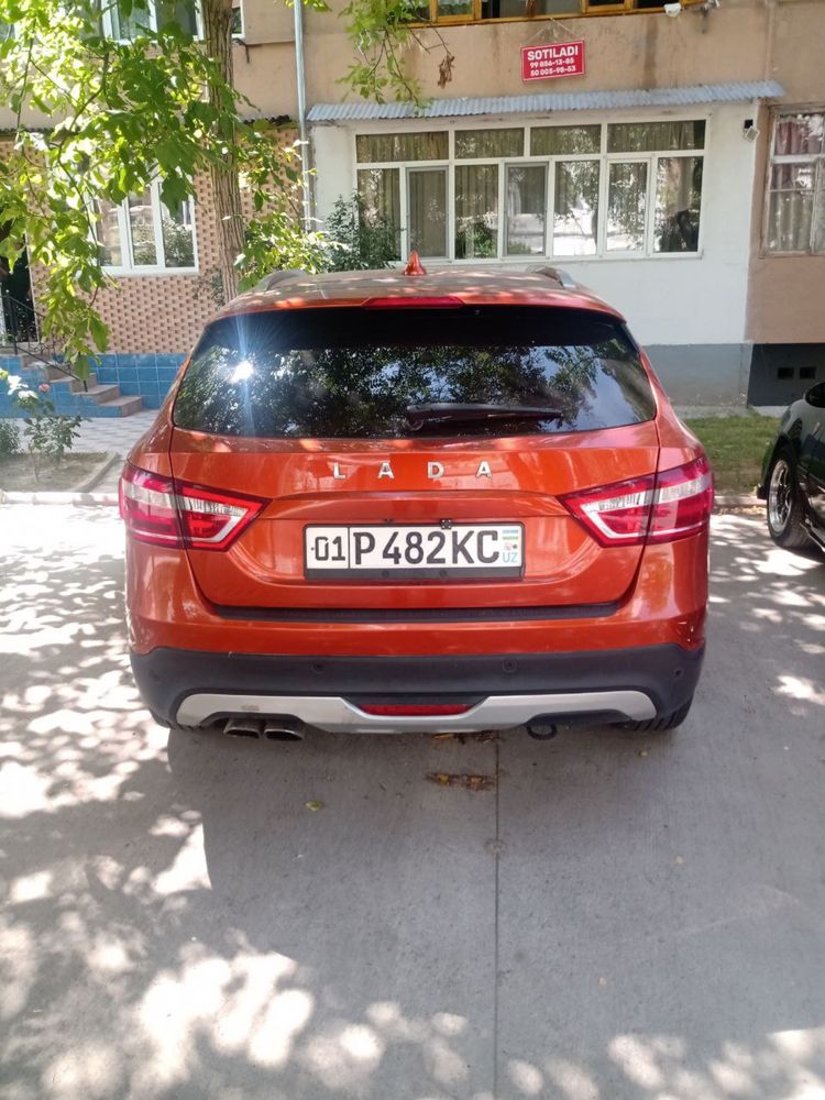 Lada Vesta Kros sotiladi