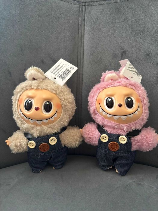 Jucarie Plus Labubu The Monsters Series, 17 cm, roz/albastru/bej/crem