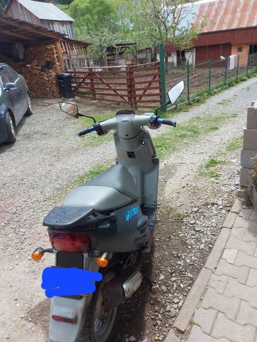 Vând scuter impecabil