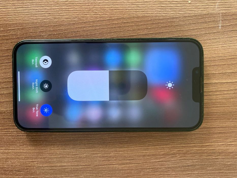 iPhone 13 зелёный