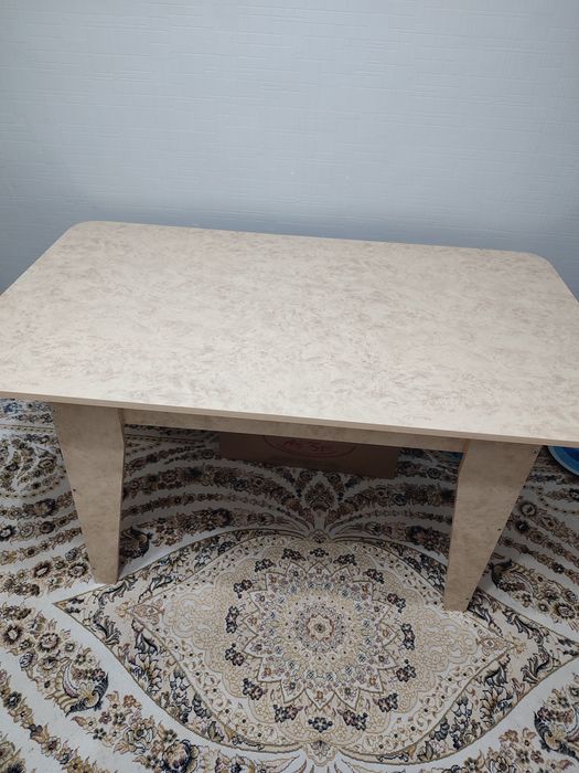 Кухонный стол 1,5 см х 90 см