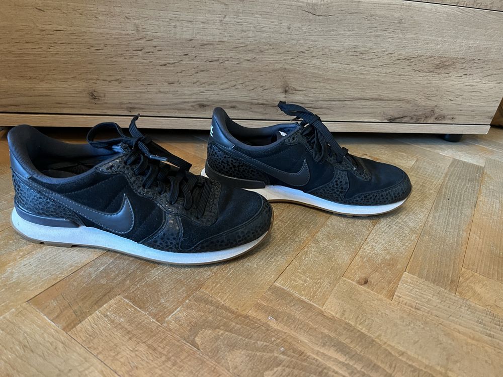 Черни маратонки Internationalist Premium Nike